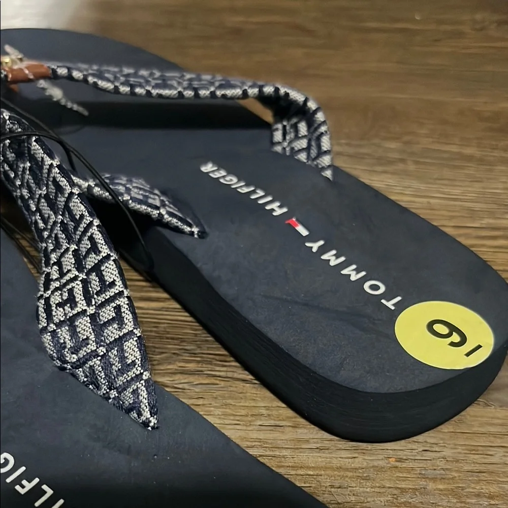 New Tommy Hilfiger Black Flip Flops - Picture 4 of 4